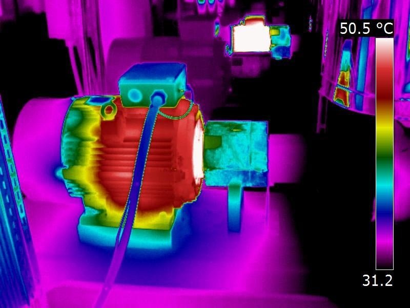 Monitoreo térmico preventivo en motor y bomba industrial (T02)